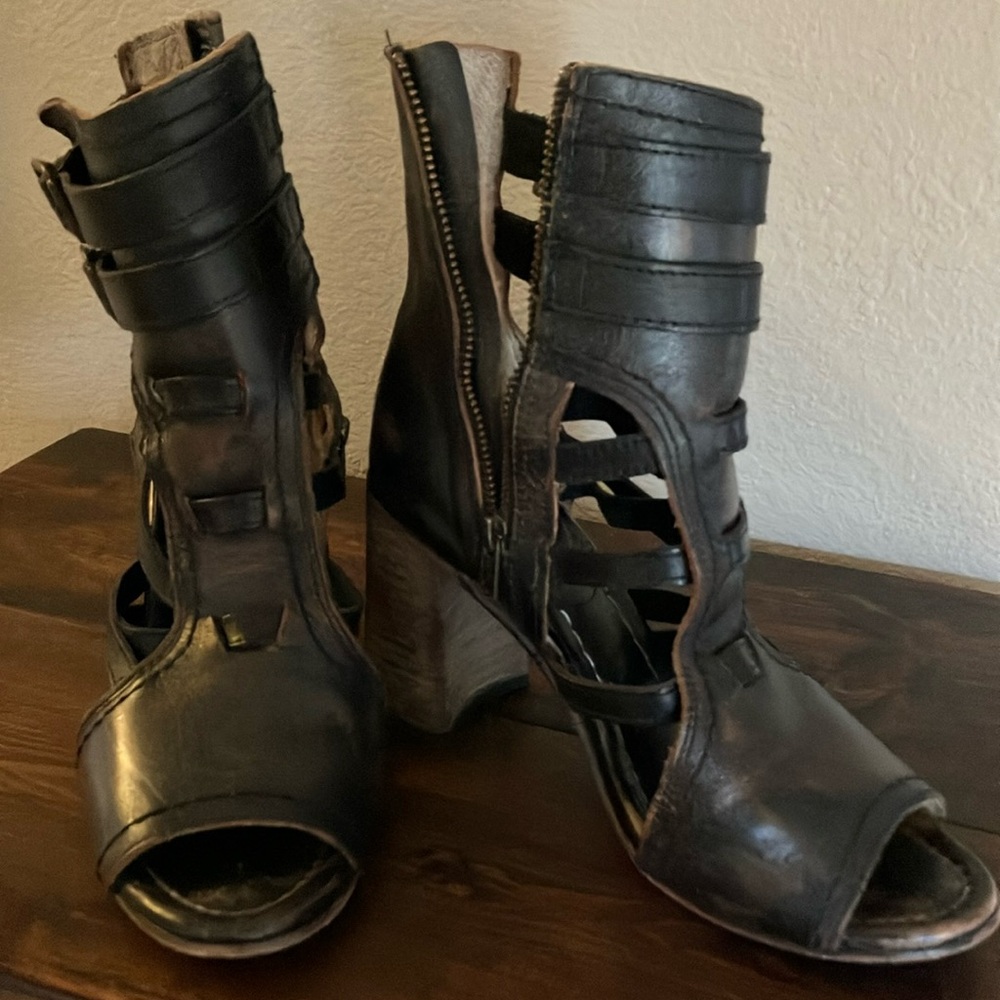 Freebird by Steven Black leather Tiara Sandals with zipper.